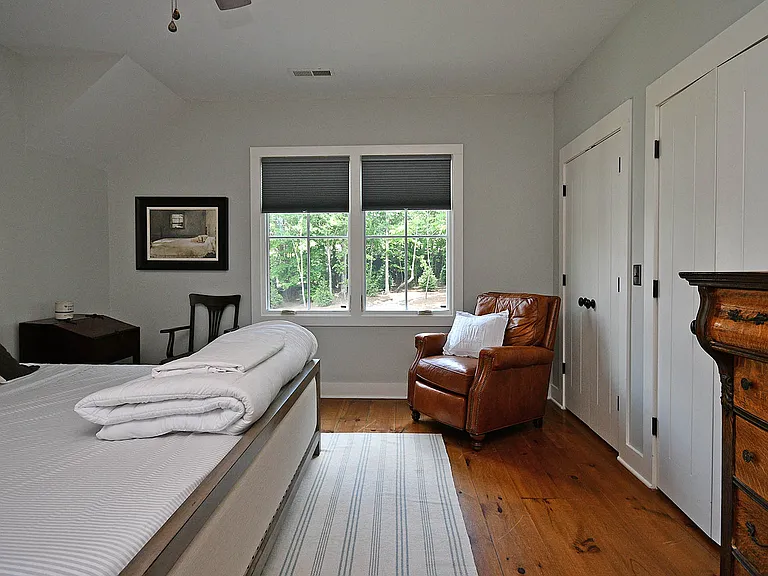 101 N Henderson Rd — Photo 28