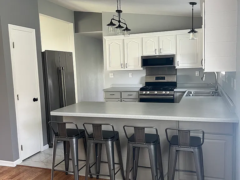 6340 Porter Dr — Photo 2