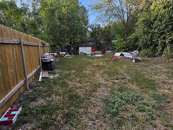 3rd image of 703 Rosewood St