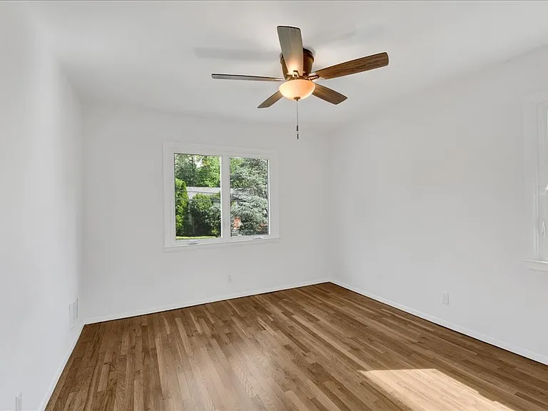 118 Van Etten Blvd — Photo 21