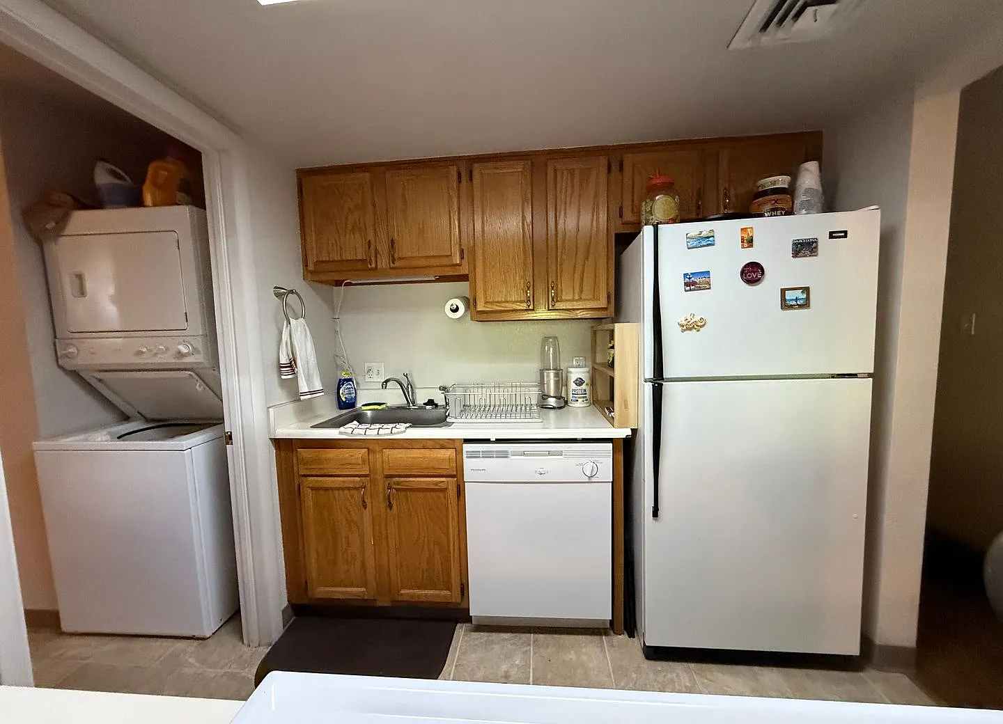 Hidden gem on Auburn for rent — Photo 3