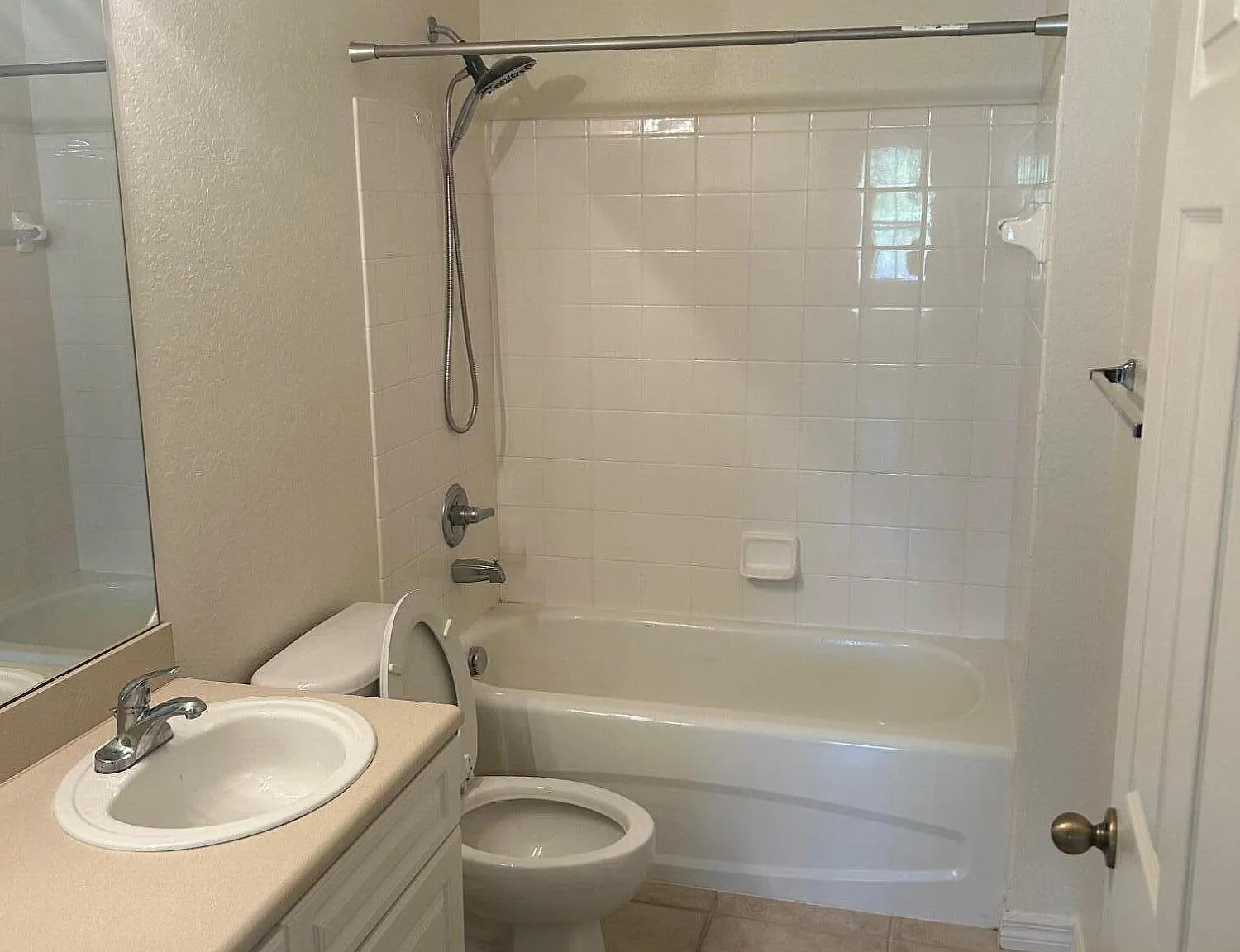 2 bed, 2.0 bath, 1037 sqft, $2,175 — Photo 3