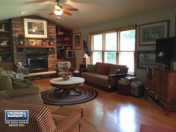 Family Rm W/Vaulted Ceiling