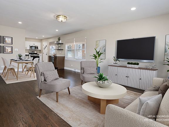 3rd image of 447 S Elmhurst Rd