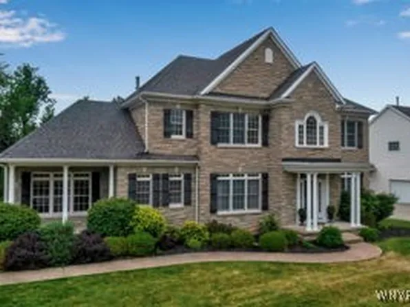 9172 Curry Ln, Clarence Center, NY 14032