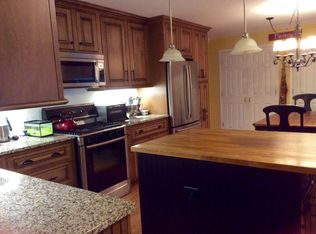 10 Cinnamon Ridge Dr, North Branford, CT 06471