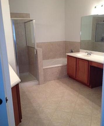 2nd image of 10971 NW 87th Ln
