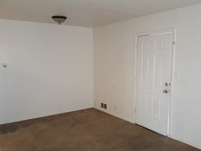 844 Chelwood Park Blvd NE — Photo 8