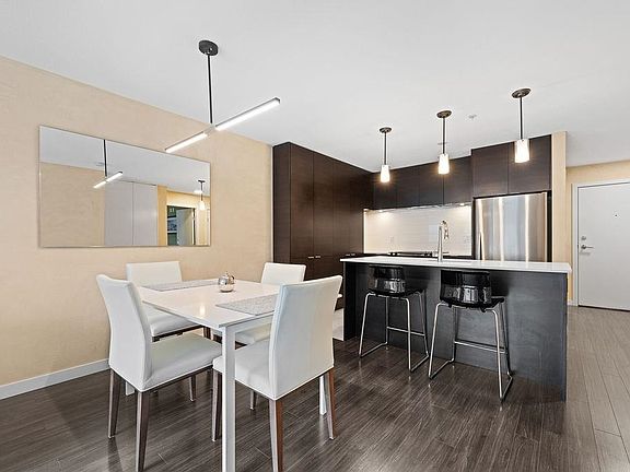 3rd image of 1679 Lloyd Ave #312