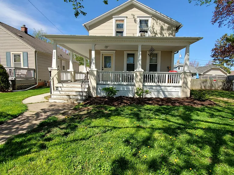 2204 Saint Clair St — Photo 1