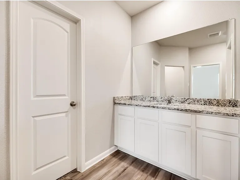 905 Calhoun Dr — Photo 1