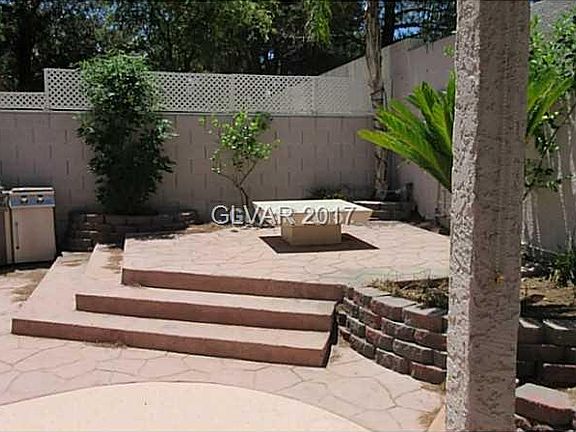 3rd image of 2725 Saint Clair Dr #0