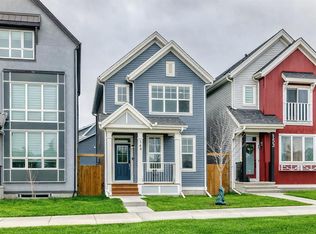 149 N Lavender Mnr SE, Calgary, AB T3S 0G7