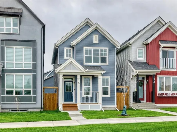149 N Lavender Mnr SE, Calgary, AB T3S 0G7