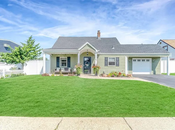 97 Prairie Lane, Levittown, NY 11756