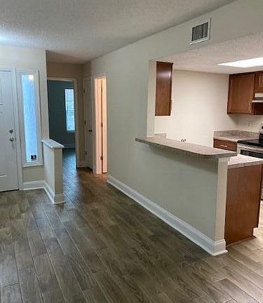 4th image of 7627 Jana Ln S