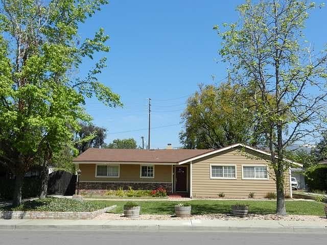 1st image of 777 W 12th St
