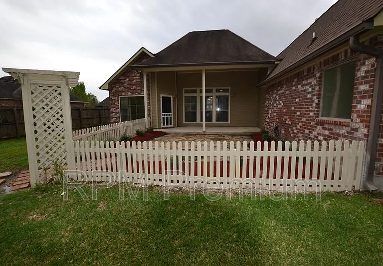 2691 Woodbend Ave — Photo 31