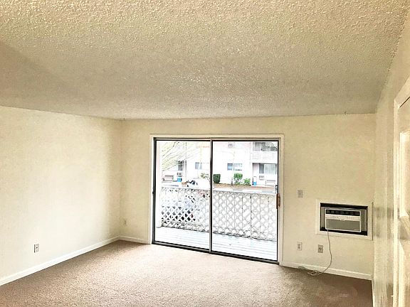5th image of 554 6th St APT 17