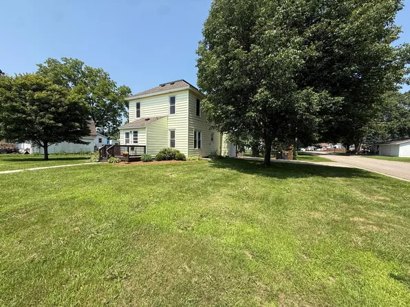 300 Ellington St, West Concord, MN 55985