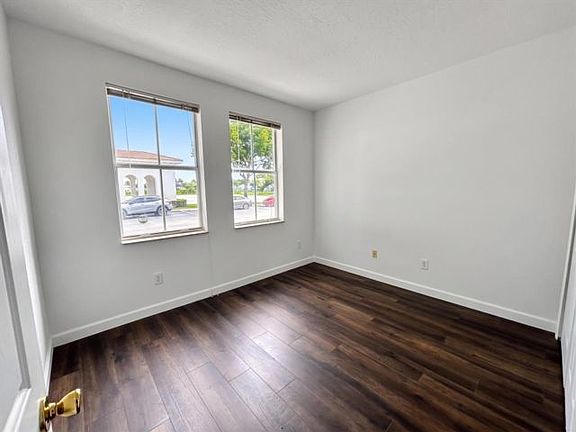 4th image of 15503 SW 40th St
