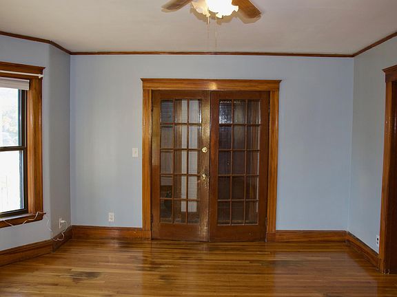 Living Room (Entry from Foyer)