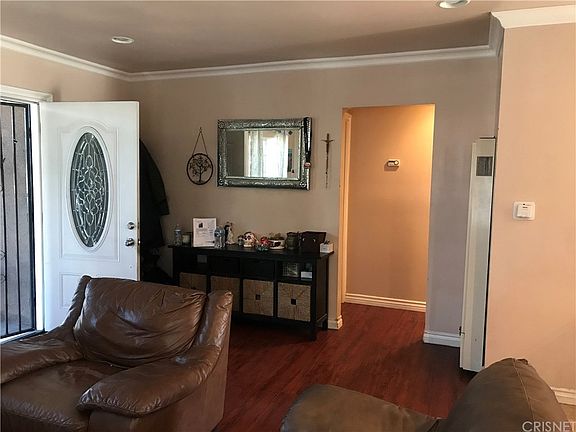 4th image of 1724 W 60th St