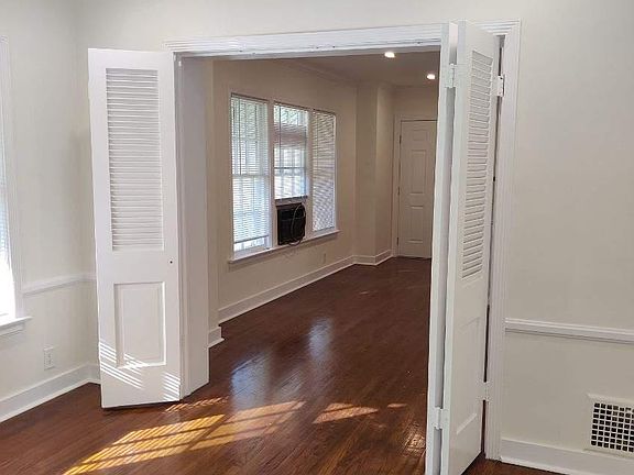 4th image of 750 N Saint Andrews Pl