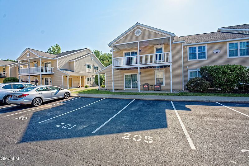 2nd image of 205 Cedar Run
