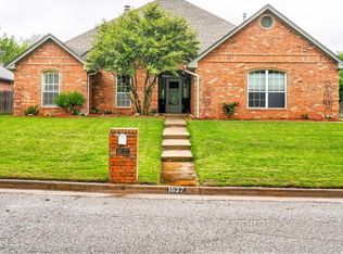 1637 Country Place Rd, Oklahoma City, OK 73131