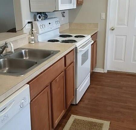 3rd image of 72 Riverina Dr
