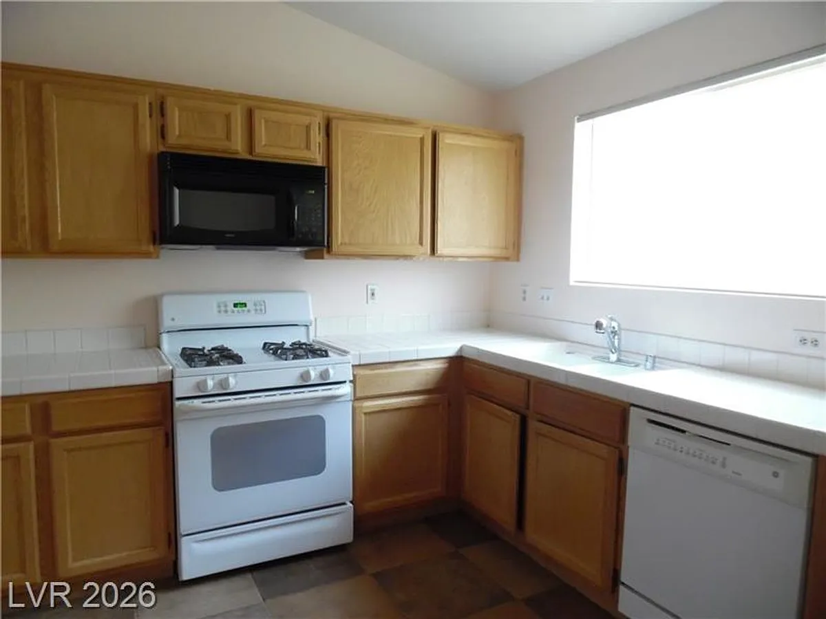 Building Photo - 701 Gullwing Ln
