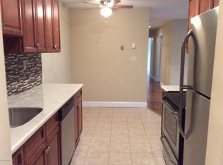 52 Amberly Dr UNIT B, Manalapan, NJ 07726