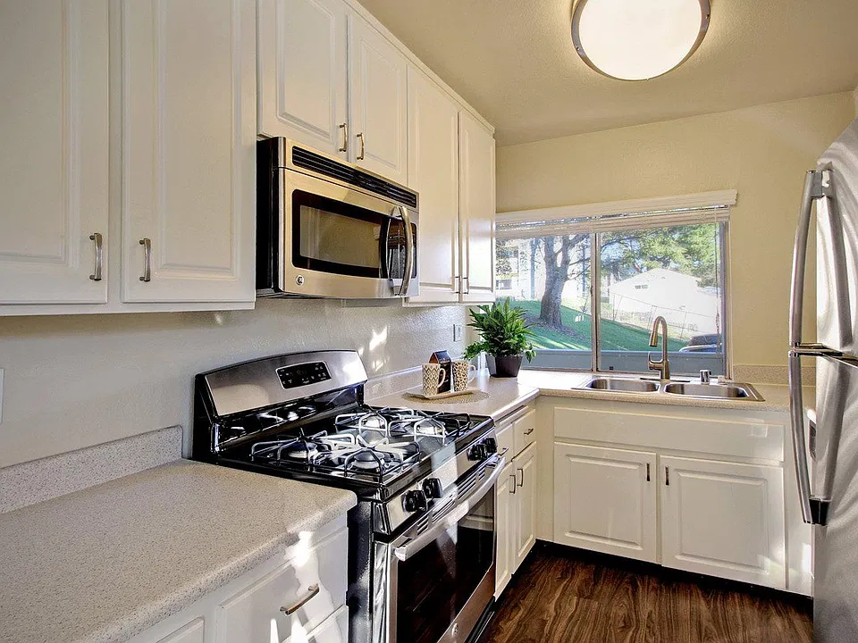1080 Grand Ave #C33