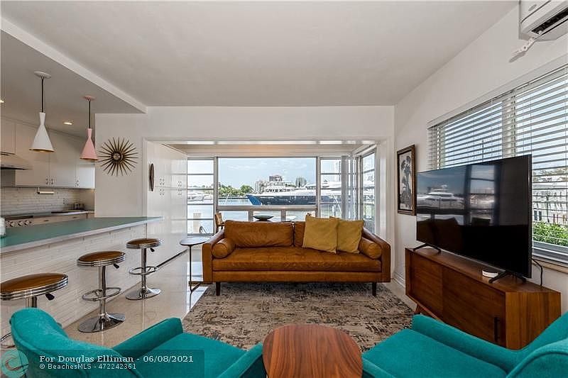 1st image of 3025 Harbor Dr APT 11