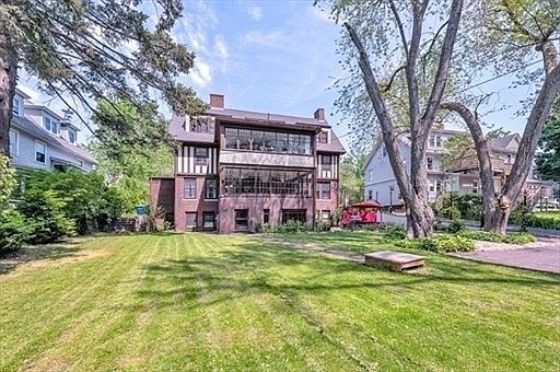 4th image of 190 Fort Pleasant Ave