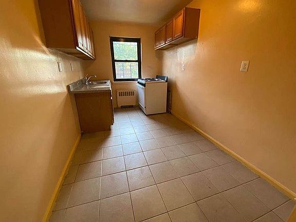 5th image of 11631 170th St #2Z