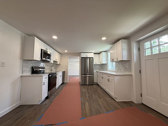 5th image of 43 Buttonwood Rd