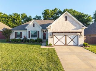 5716 Thomas Rd, Fort Smith, AR 72916