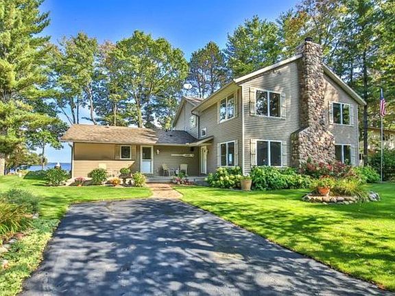 3rd image of 13102 Creekside Dr