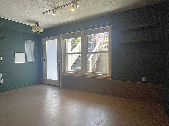 3rd image of 5439 SE Woodstock Blvd #B