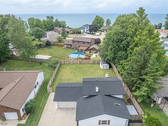 3rd image of 36473 Lake Shore Blvd