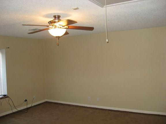 3rd image of 1201 Dekort Cir