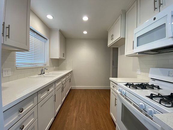 4th image of 621 Pine Ave #627