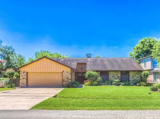 2710 W Nasa Rd, Webster, TX 77598