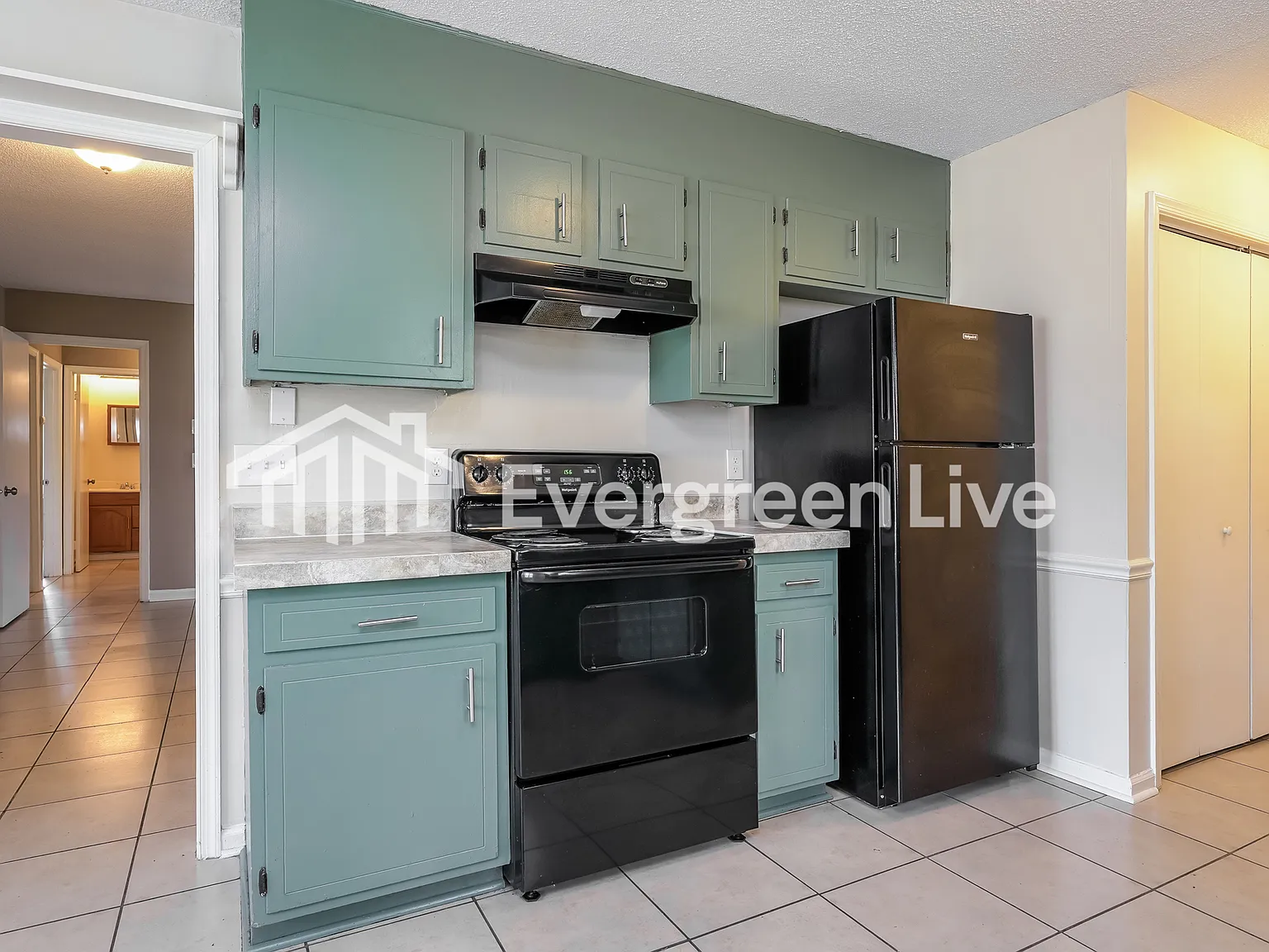 3 bed, 2.0 bath, 1325 sqft, $1,695 — Photo 3