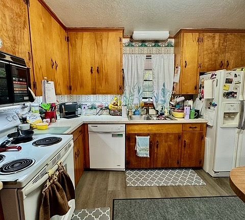 9th image of 505 E Hart Ave