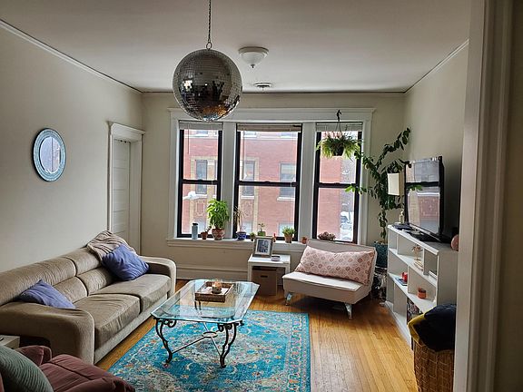 2nd image of 714 W Oakdale Ave APT 2