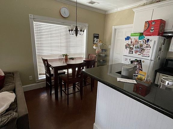 3rd image of 1523 Park Pl