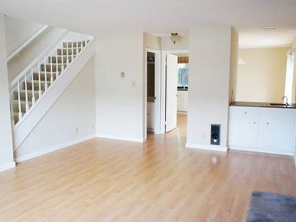 2nd image of 114 Hobart Ave APT 3
